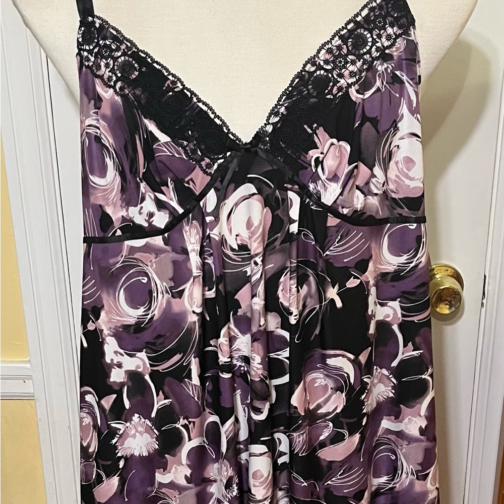 Elegant Floral Nightgown with Lace Trim